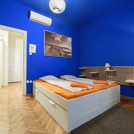 Pulse King Street Location Apartment Budapest